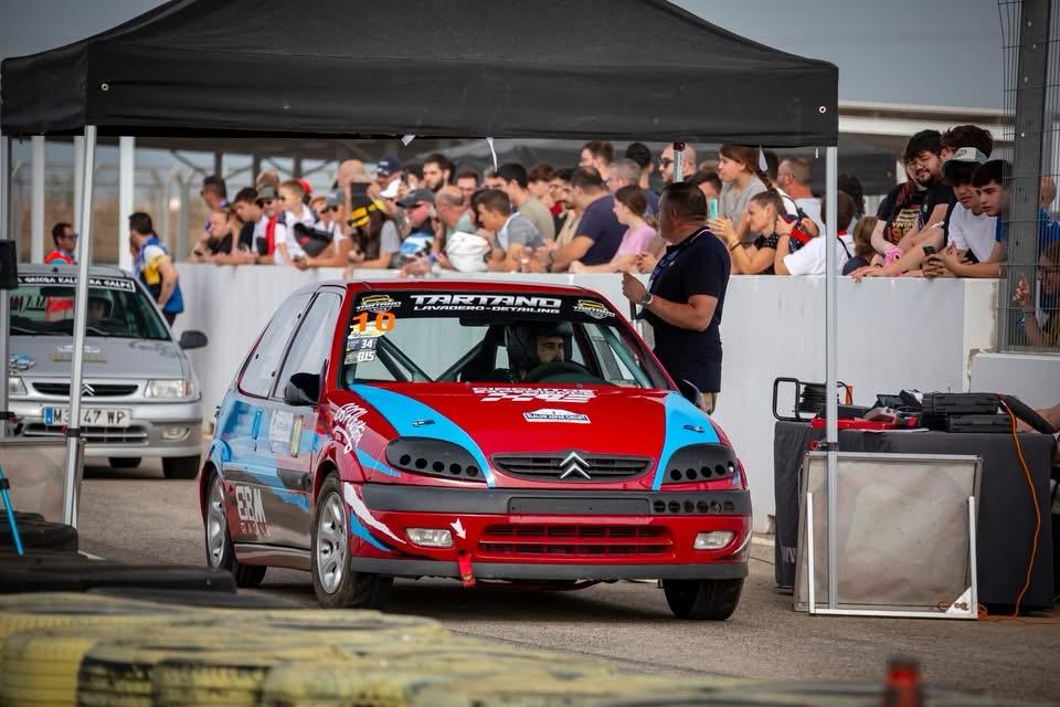 Vehículo de competición en pista